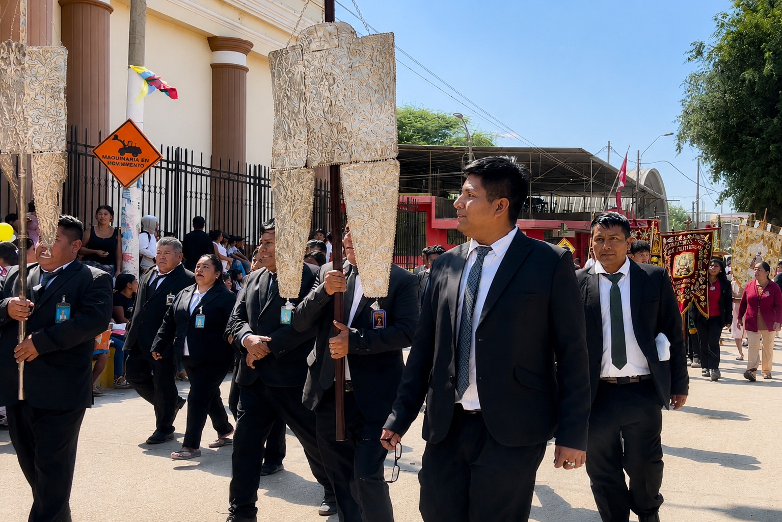 Estandartes de la cofradía en procesión