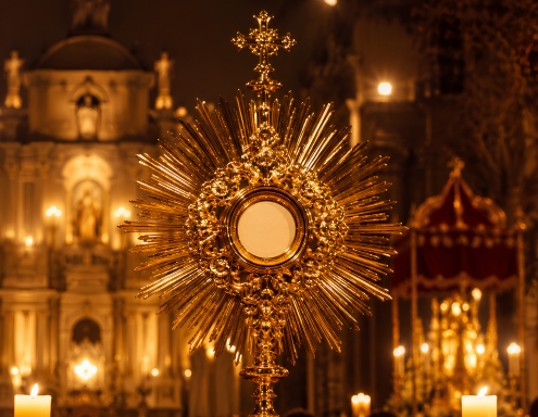 Devoción al Santísimo Sacramento y elementos ceremoniales
